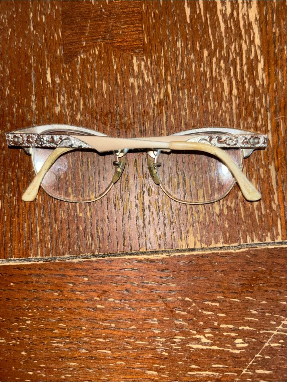 Vintage Cream Cat-Eye Glasses with Decorative Silver Corner Accents